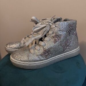 So “PENELOPE “ High Top Multi-Silver Glitter Sneakers- Size 3Y